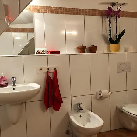 Modernes 4-zimmer Haus, Nahe Messe Duesseldorf Apartment *
